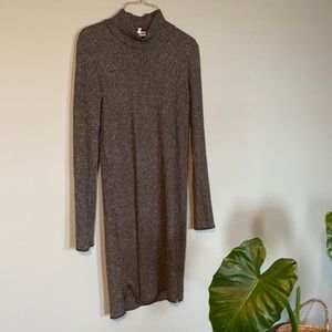 Aritzia wilfred free turtleneck tee dress